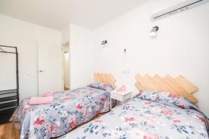 Łóżko lub łóżka w pokoju w obiekcie Gran Sol Family 5