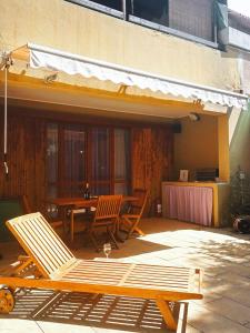 Patio alebo iná vonkajšia časť ubytovania Purple House - Arboriamar Platamona