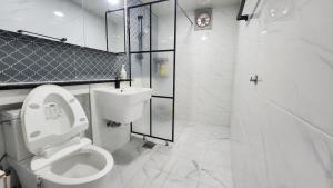 ห้องน้ำของ Dongdaemun Myeongdong 6BED