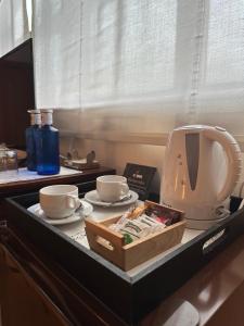Příslušenství pro přípravu čaje a kávy v ubytování Corzo Hotel