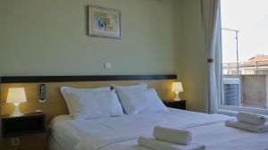 Postel nebo postele na pokoji v ubytování Апартаменти Обзор Бийч - Apartments Obzor Beach + 58 fotografií