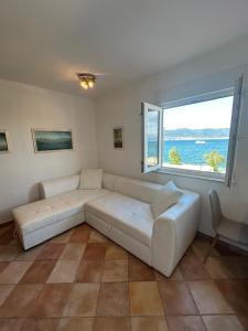 Postel nebo postele na pokoji v ubytování Beachfront Family Escape, Ciovo