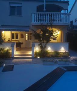 Der Swimmingpool an oder in der Nähe von Apartmani Merica