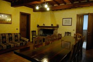 A seating area at Agriturismo Il Borghetto