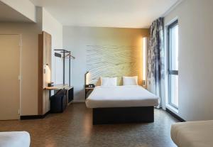 Postel nebo postele na pokoji v ubytování B&B HOTEL Argenteuil