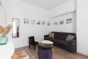 Posedenie v ubytovaní 30m Studio in the heart of old Antibes wifi air conditioning