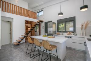 Η κουζίνα ή μικρή κουζίνα στο Green Hill Lefkada Maisonette