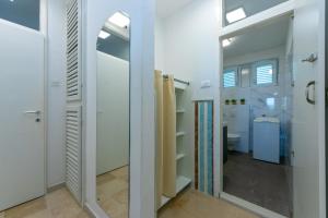 a bathroom with a mirror and a toilet at Apartmani Drašnice 2 in Drašnice +75 photos