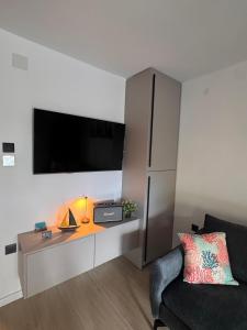 Televízia a/alebo spoločenská miestnosť v ubytovaní Apartments Jakobi by El-Pi Tours