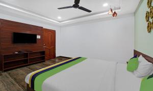 Signature Grande Pondicherry客房内的一张或多张床位