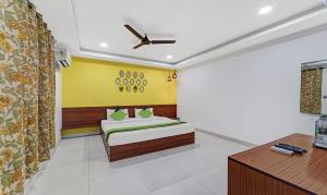 Signature Grande Pondicherry客房内的一张或多张床位