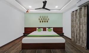 Signature Grande Pondicherry客房内的一张或多张床位