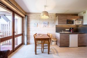 Una cocina o cocineta en Studio 14 - Charvin 16 fotos más