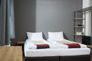 Postel nebo postele na pokoji v ubytování Geo Hotel