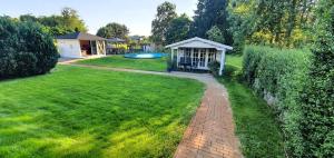 a garden with a gazebo and a house at Fewo Traum in Neppermin