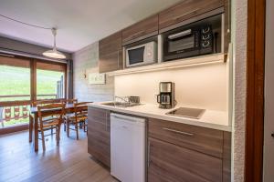a kitchen with a counter and a dining room at Studio 9 - La Palettaz in Crest-Voland