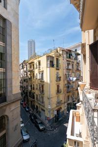 ナポリにあるGreRos Boutique H Historical Area, by Clapa Group dislocate hospitalityの建物のある街並み +28枚の写真