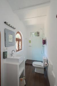 A bathroom at Koala Tarifa Még 37 kép