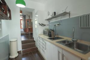 A kitchen or kitchenette at Koala Tarifa