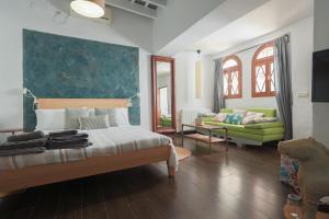 A bed or beds in a room at Koala Tarifa