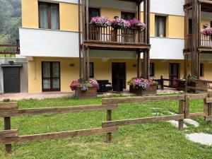 a building with flower boxes on the balconies at Suite 6 posti Corbet - Piscina -Spa - gym-giardino in Champoluc