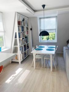 a living room with a white table and chairs at Apartament z balkonem in Sopot