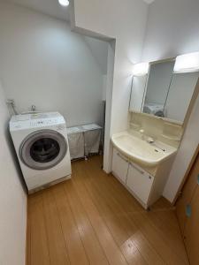 حمام في 5 Minutes Train to Haneda Airport 2 Bedrooms 5 Beds Fully Equipped 2 Story Private House