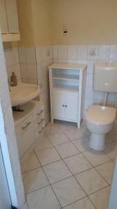 Koupelna v ubytování Ferienwohnungen Sommerfrische Lindenhaus + 15 fotografií