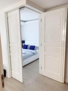 a door leading to a bedroom with a bed at Apartament z balkonem in Sopot