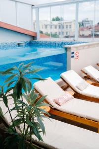 Bazén v ubytování Sota Metekhi Hotel Tbilisi nebo v jeho okolí
