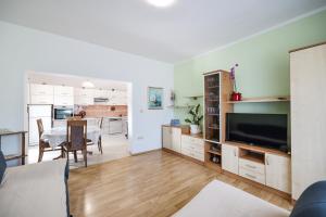 Kuchnia lub aneks kuchenny w obiekcie Villa Chervil ZadarVillas