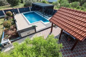 Basen w obiekcie Villa Chervil ZadarVillas lub w pobliżu