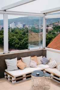 Nespecifikovaný výhled na hory nebo výhled na hory při pohledu z hotelu