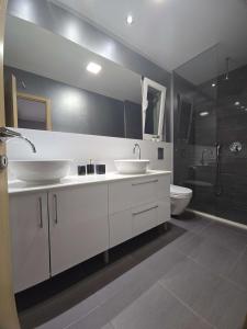 Phòng tắm tại Klarisa Urban Oasis Apartments