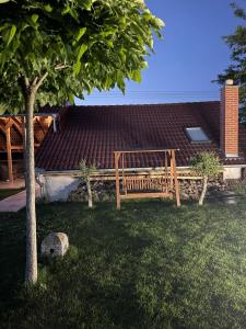 Zahrada ubytování Apartmán Sebina zaručujici absolutní soukromi a klid s láhví vína jako dárek