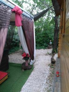 Au Cabanon Chez Nath - chbre d'hôtes外面的花园