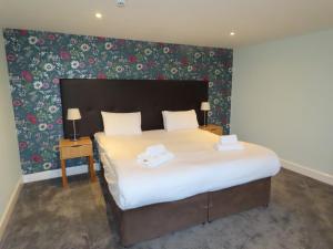 The Portpatrick Hotel by Compass Hospitality客房内的一张或多张床位