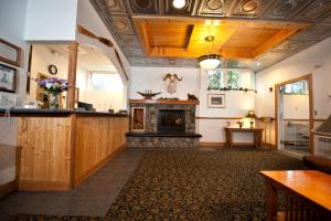 a living room with a fireplace in a room at Frontier Suites Hotel in Juneau in Juneau