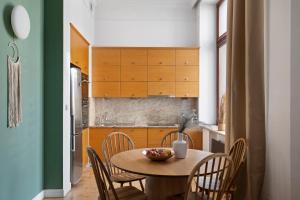 Kuchyňa alebo kuchynka v ubytovaní Golden Market Square - 3Rooms, 90m2 of Comfort & Quiet - AS HOME Apartamenty R502