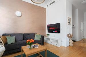 Televízia a/alebo spoločenská miestnosť v ubytovaní Golden Market Square - 3Rooms, 90m2 of Comfort & Quiet - AS HOME Apartamenty R502