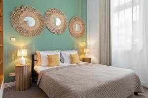 Posteľ alebo postele v izbe v ubytovaní Golden Market Square - 3Rooms, 90m2 of Comfort & Quiet - AS HOME Apartamenty R502 + 12 fotografií