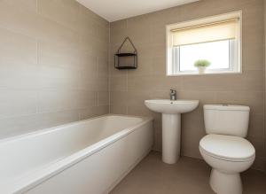 Ένα μπάνιο στο Bright 2 Bed Flat Walthamstow