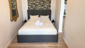 a bedroom with a bed with two towels on it at Zapisane w Cegle by LibertaRent in Świdnica