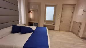 Postel nebo postele na pokoji v ubytování Hotel Danieli La Castellana lago di Garda