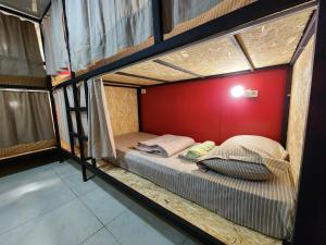 Postel nebo postele na pokoji v ubytování Gallary Hostel + 37 fotografií