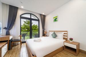Postel nebo postele na pokoji v ubytování Phuc Lam Hotel Grand World Phu Quoc