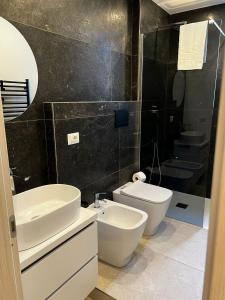 Ένα μπάνιο στο 365 Rooms