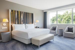 Łóżko lub łóżka w pokoju w obiekcie DoubleTree by Hilton Wroclaw