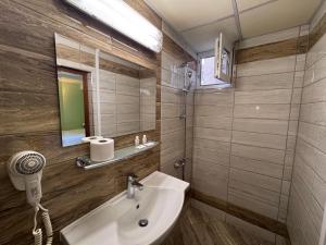 Koupelna v ubytování Hotel Dafi