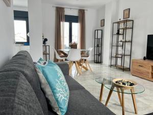 TV a/nebo společenská místnost v ubytování Ático Juan Grande 15 by Sanlúcar Housing